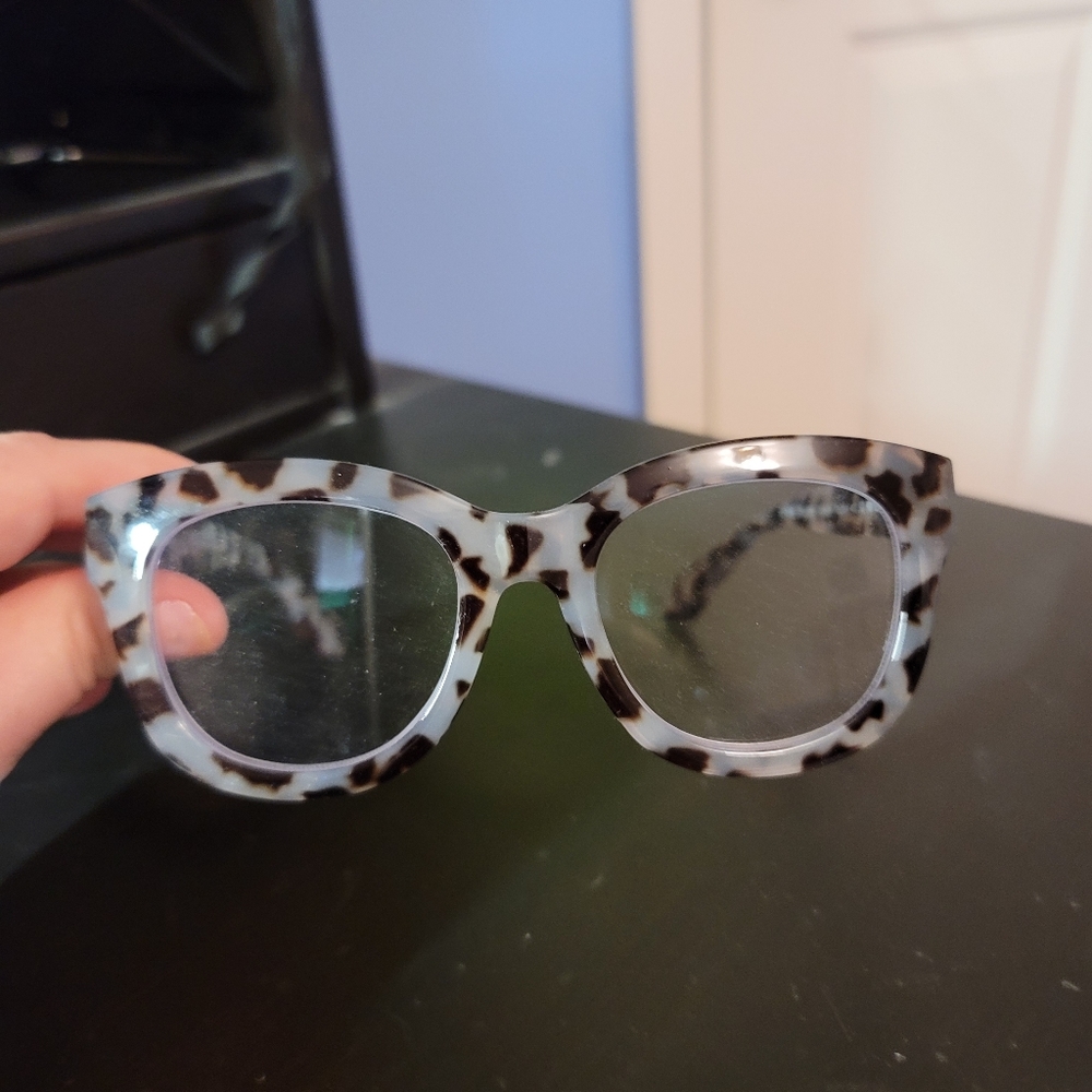 Oversize glasses frames black and white toetoise